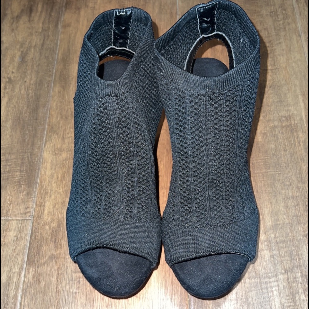 Black sand heels